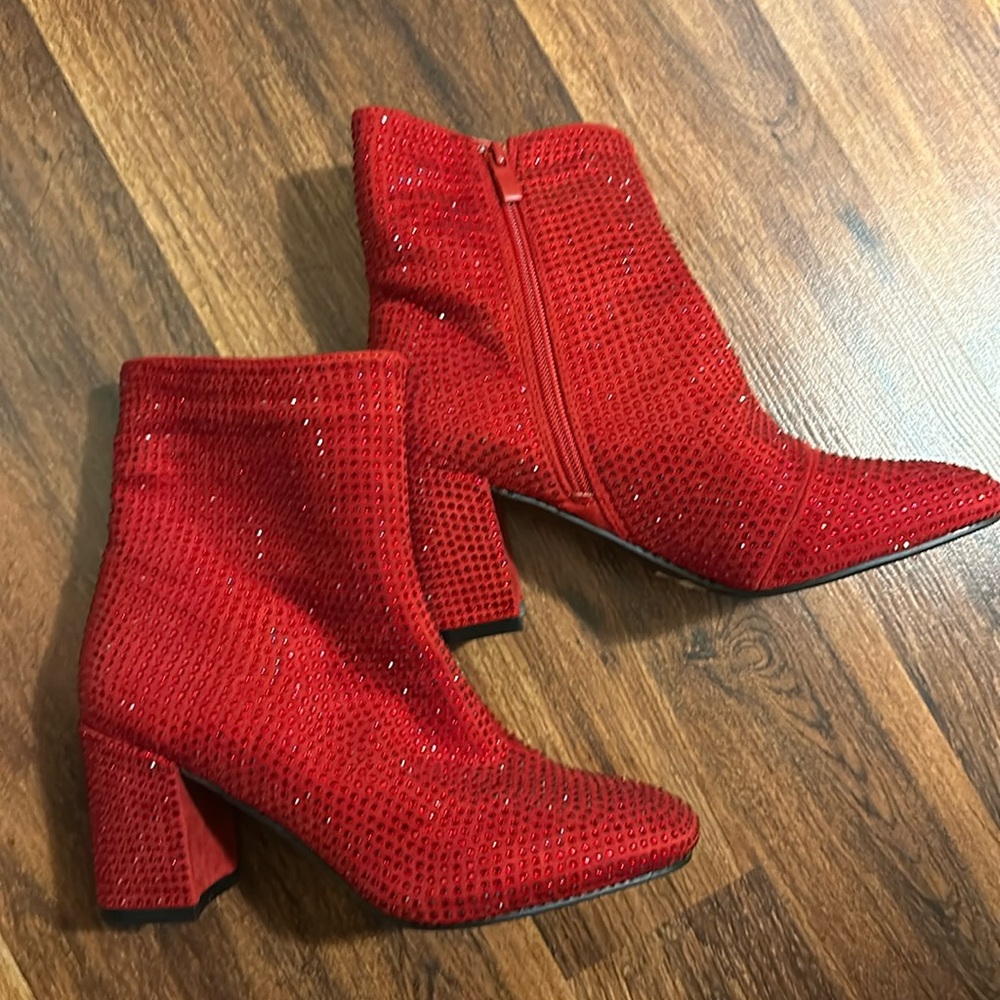 HESTER-15 Red TOP MODA